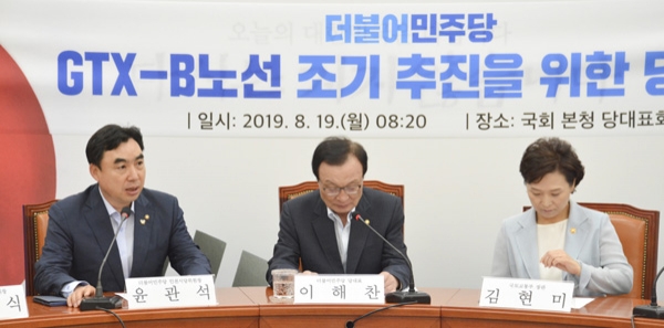 사진 왼쪽부터 윤관석 인천시당위원장, 이해찬 더불어민주당 대표, 김현미 국토교통부 장관/제공=윤관석 의원실
