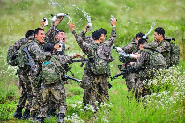 사진 분야 대상 김송호 씨의 ‘이보다 더 시원할 水 없다’/제공=한국수자원공사