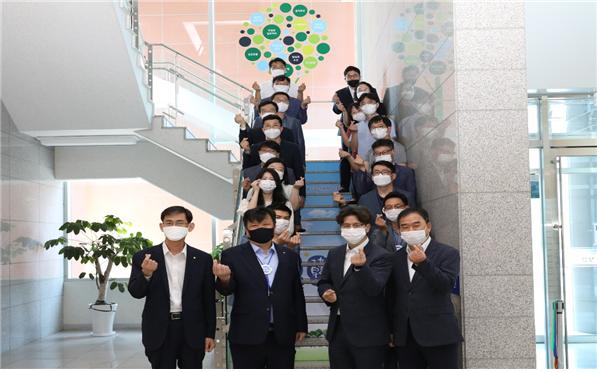 한국감정원은 청렴계단 ‘청렴오르미’를 조성하고 10일 오픈식을 가졌다./제공=한국감정원