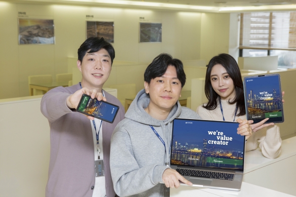 ▲각종 스마트 기기에서 현대건설 홈페이지에 접속한 사진/제공=현대건설