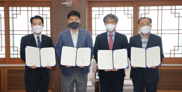 ▲사진 좌측부터 양기돈 한국부동산원 부원장과홍의락 대구광역시 경제부시장, 김영철 대구지역문제해결플랫폼 공동추진위원장, 이종덕 대구도시공사 사장/사진제공=한국부동산원