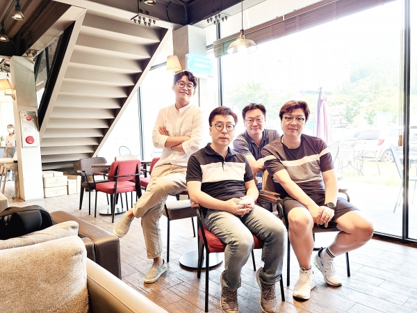 ▲한국부동산원 사내벤처에서 스핀오프한 비앤써. 사진 좌측부터 박알찬, 대표이사 김영혁, 김정규, 김성탁/제공=한국부동산원