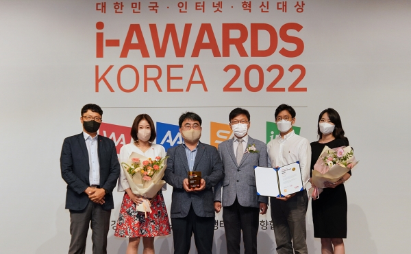 ▲사진 왼쪽에서 3번째 한정호 롯데건설 마케팅부문 상무/제공=롯데건설