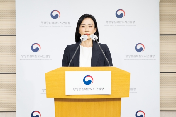 △이정희 행복청 도시계획국장이 ‘행정중심복합도시 공동캠퍼스’ 조성 추진현황 및 향후계획을 브리핑하고 있다./제공=행복청