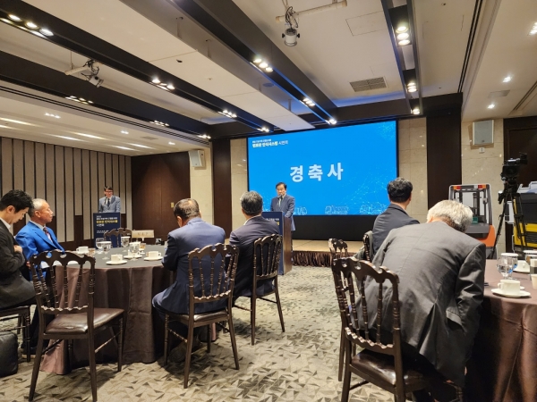 △지난 13일 양재동 EL타워에서 진행된 불법 건설기계 번호판 인식시스템 개발 시연회에서 백성기 원장 직무대행이 경축사에서 “번호판 인식시스템 개발로 불법 건설기계 사용이 줄어드는 새로운 전기가 될 것으로 기대한다”고 밝혔다./사진=오마이건설뉴스