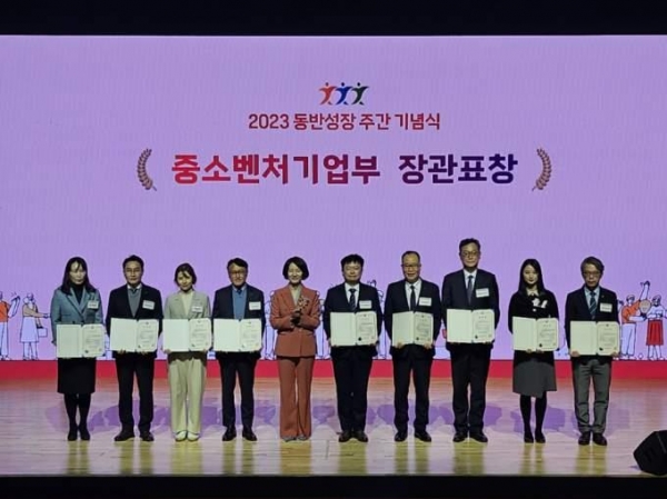 △사진 왼쪽 4번째 장대문 ESG전략실장/사진제공=한국부동산원