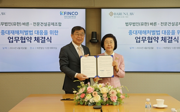 이은재 K-FINCO 이사장(사진 오른쪽)이 박재필 바른 대표변호사(왼쪽)/제공= K-FINCO