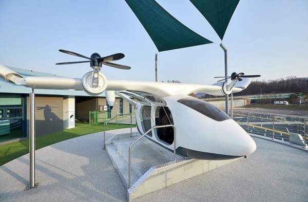 휴게소 내 첨단 시설 ‘드론 UAM(Urban Air Mobility)’ 실물 모형+VR 체험/제공= 한국도로공사