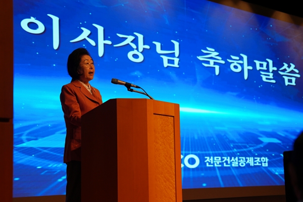 이은재 K-FINCO 전문건설공제조합 이사장이 30일 ‘출자금 6조원 달성’ 기념행사에서 기념사를 하고 있다./사진= K-FINCO