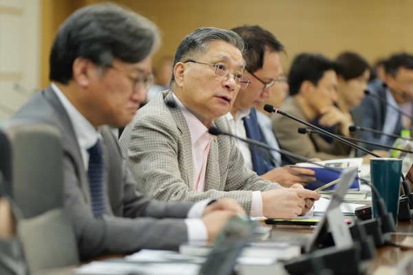 이한준 LH 사장이 진주 LH 본사에서 개최된 ‘공공주택 공급 촉진 점검회의’에서 발언하고 있다./사진= LH