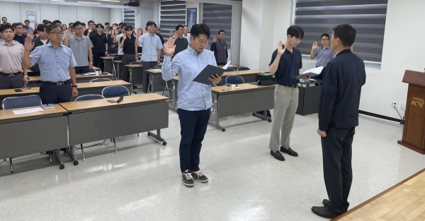 국가철도공단 호남본부 직원 및 협력사 150여명이 9일 호남본부 교육장에서 청렴 서약식을 진행하고 있다./사진=국가철도공단