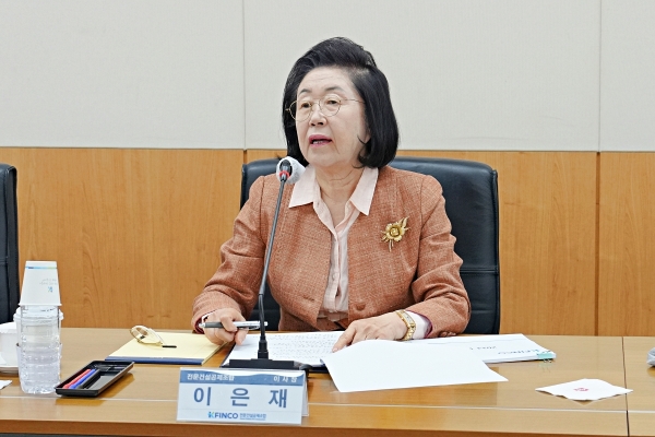 이은재 전문건설공제조합 이사장이 ‘2024 상반기 손익점검회의’를 주재하고 있다./사진=K-FINCO