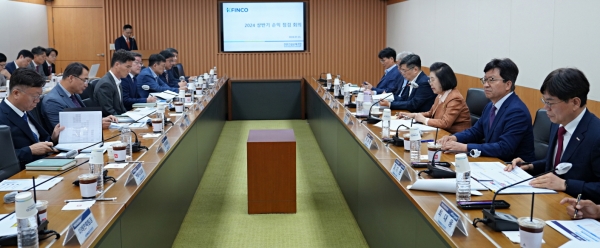 전문건설공제조합 임직원이 15일 오전 서울 동작구 전문건설회관에서 ‘2024 상반기 손익점검회의’를 진행하고 있다./사진=K-FINCO