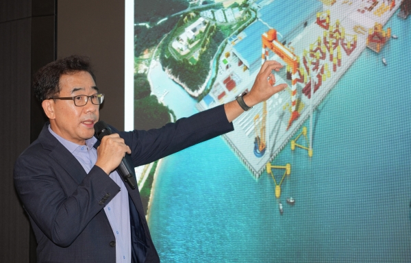 어제(17일) 오후 서울 여의도 유진투자증권 본사에서 열린 SK오션플랜트 기업설명회에서 이승철 대표이사가 참석자들을 대상으로 향후 성장 전략에 대해 설명하고 있다./사진=SK오션플랜트