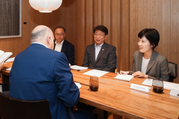 박상우 국토부 장관이 아타나시오 코스마스 시파키 주한 파나마 대사와 오찬 간담회를 갖고 K-철도 수출 등을 논의했다./사진=국토부