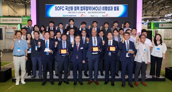 사진 앞줄 왼쪽 3번째부터 김정훈 SK에코플랜트 솔루션BU 대표, 윤상조 한국수력원자력 그린사업본부장, 사티시 치투리(Satish Chitoori) 블룸에너지 COO, 김세준 블룸SK퓨얼셀 부사장/사진=SK에코플랜트