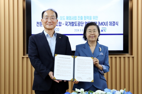 사진 오른쪽 이은재 K-FINCO 전문건설공제조합 이사장과 이성해 국가철도공단 이사장/사진=K-FINCO