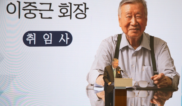 이중근 회장이 취임사를 하고 있다./제공=대한노인회