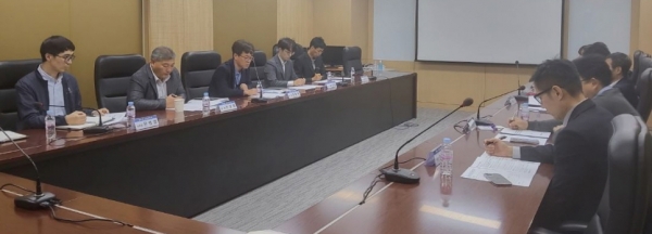 사진 좌측 테이블 가운데 김홍락 도시계획국장이 교통수요관리 협의체 회의를 주재하고 있다./사진=행복청