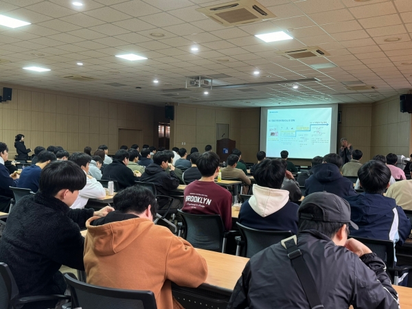 강영구 본부장이 관리원에 대해 소개중인 모습.