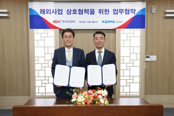사진 좌측 함진규 한국도로공사 사장과 한문희 한국철도공사 사장./사진=한국도로공사 제공