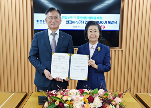 사진 우측 이은재 K-FINCO 이사장과 김홍연 한전KPS 대표./사진=K-FINCO 제공