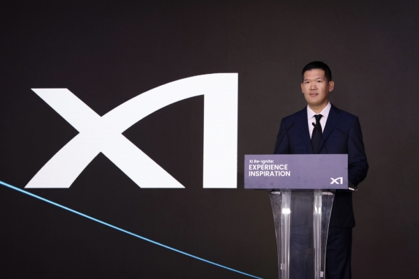 허윤홍 GS건설 대표가 18일 진행된 '자이 리이그나이트(Xi Re-ignite)’ 행사에서 새로운 자이(Xi) BI와 로고를 선보였다./제공=GS건설