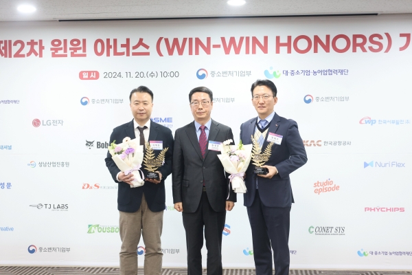 사진 우측부터 정태수 SK에코플랜트 구매담당임원, 원영준 중소벤처기업부 소상공인정책실장, 이택진 티제이랩스 대표/사진=SK에코플랜트