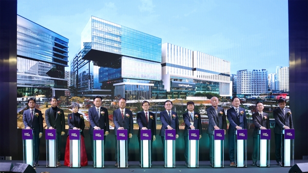 사진 좌측에서 9번재 최광우 마곡마이스AMC 대표, 좌측 5번째부터 김상한 서울시 행정1부시장, 윤진식 코엑스 이사회 의장, 진교훈 강서구청장, 이동기 코엑스 사장./제공=롯데건설