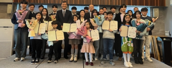 유공자 및 공모전 수상자 기념촬영/사진=국토안전관리원