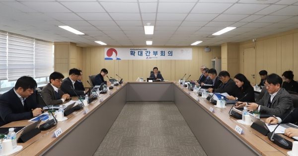 김종서 이사장이 제12차 확대간부회의에서 모두발언을 하고 있다./제공=CI GUARANTEE