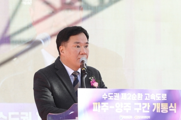 18일 개통식에 참석한 백원국 국토부 제2차관은 “파주~양주 고속도로 개통으로 수도권 서북부 지역의 접근성 향상 뿐만 아니라, 지역산업과 관광개발이 촉진될 것”이라고 밝혔다./사진=국토부