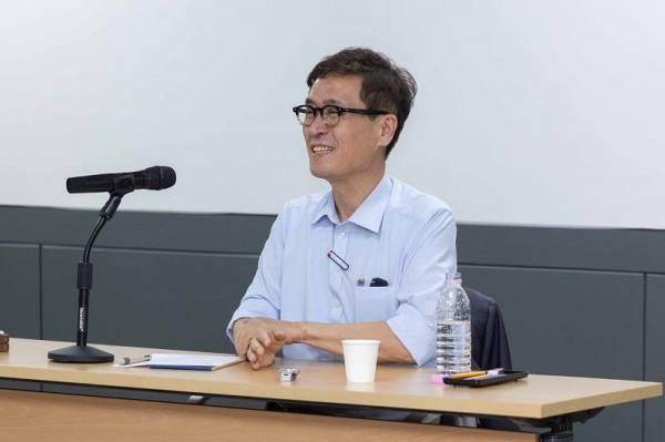함진규 한국도로공사 사장이 내부통제위원회 회의에서 모두발언을 하고 있다./사진=한국도로공사