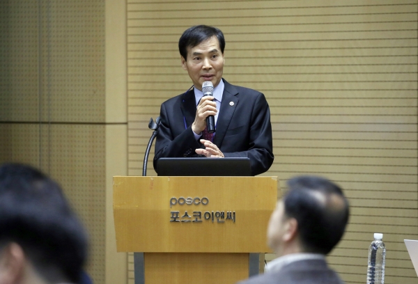 황효진 인천시 글로벌도시정무부시장이 심사 전 인사말을 하고 있다./사진=인천경제자유구역청