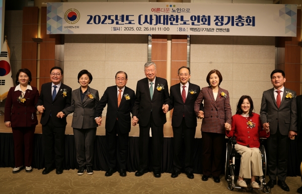 사진 좌측부터 더불어민주당 이수진 의원, 장종태 의원, 남인순 의원, 이종찬 광복회장, 이중근 대한노인회 회장, 국민의힘 추경호 의원, 김미애 의원, 최보윤 의원, 용산구의회 김성철 의장/사진=대한노인회 제공
