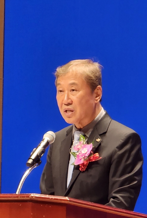 한승구 회장이 지난달 27일 열린 제67회 정기총회'에서 개회사를 하고 있다./사진=오마이건설뉴스