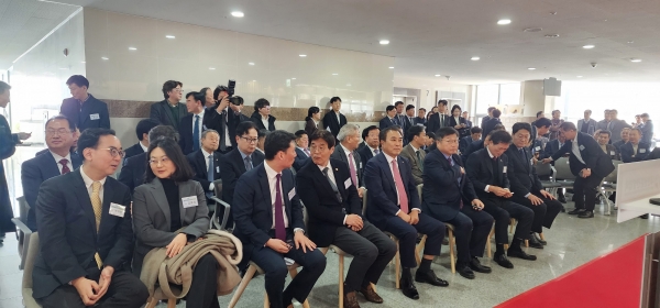 개소식 행사전 참석자들이 인사를 나누고 있다./사진=오마이건설뉴스