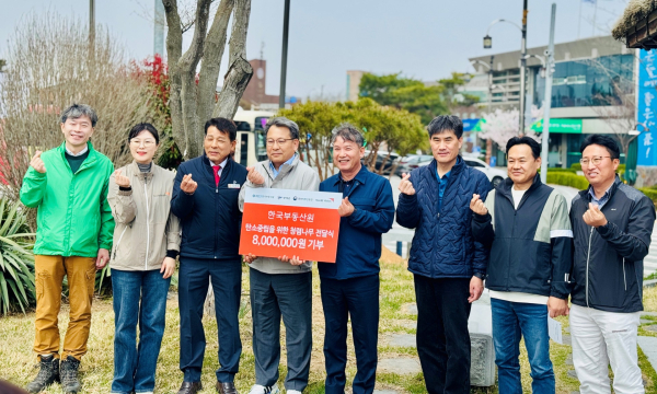 ‘청렴 식목 행사’에서 사진 왼쪽에서 4번째 한국부동산원 권순일 감사/사진=한국부동산원 제공
