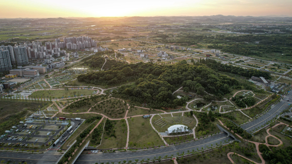 작년 개장한 평택고덕 함박산 근린공원 도시숲 전경/제공=LH