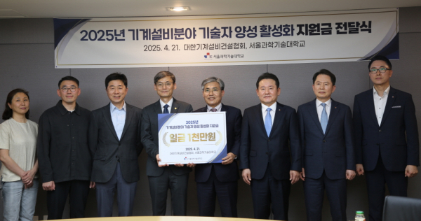 사진 중앙 오른쪽 1번째 대한기계설비건설협회 조인호 회장, 2번째 허용주 서울시회장, 3번째 성창진 경영부회장/사진=대한기계설비건설협회