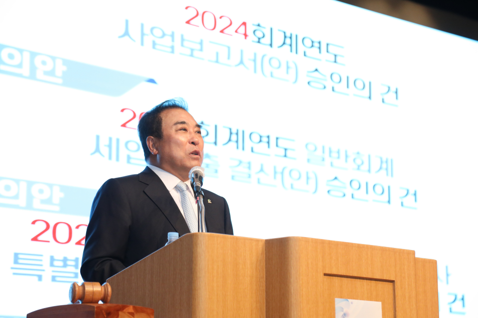 윤학수 중앙회장이 개회사를 하고 있다./사진=대한전문건설협회 제공