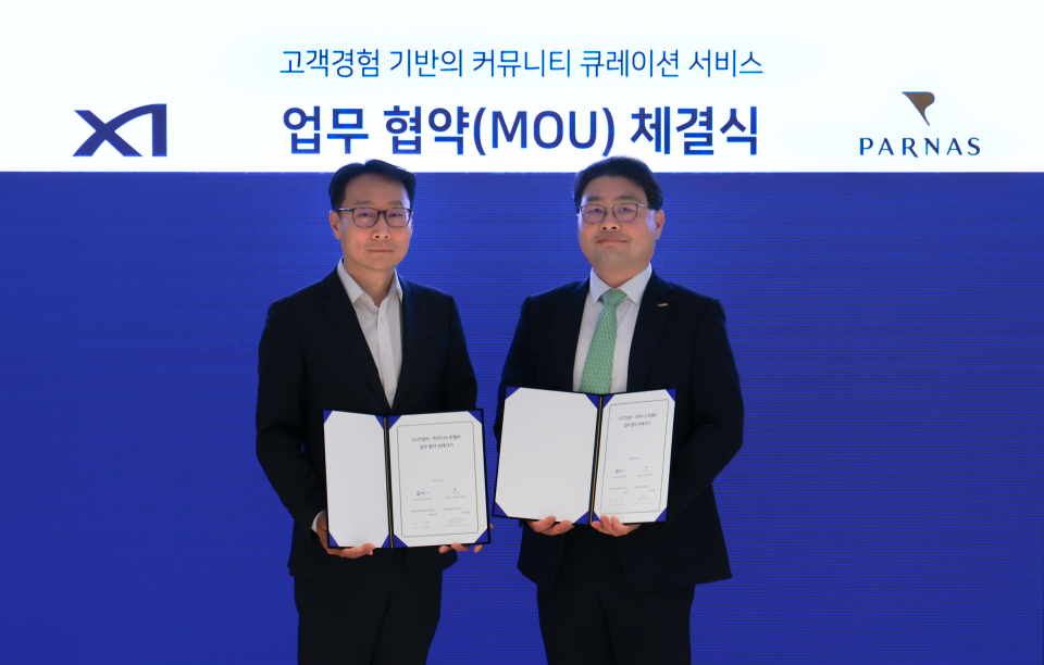 사진 왼쪽 이용구 건축주택설계부문장과 파르나스호텔 김태형 미래사업부문장(오른쪽)/사진=GS건설 제공